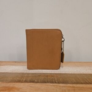 Coach Men's Bi-Fold Wallet Zippered Coin Pocket 3 Card Slot Snap Caramel Leather